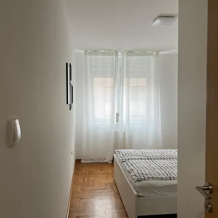 Mina ノヴィ・サド